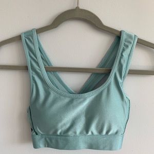 Sports bra with pads